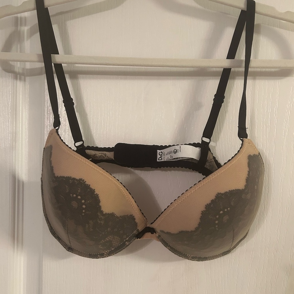 NWOT Dolce & Gabbana Elegant Lace Trimmed Bra 34C